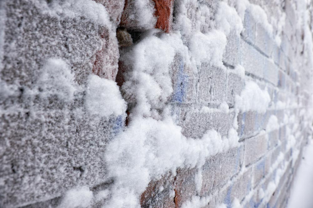 conserver-etat-murs-briques-periode-hivernale